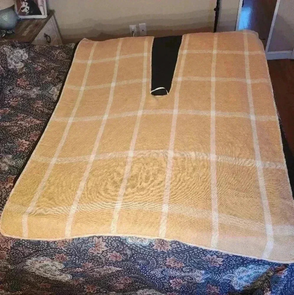 Steve Madden cape/poncho, one size - Picture 6 of 9